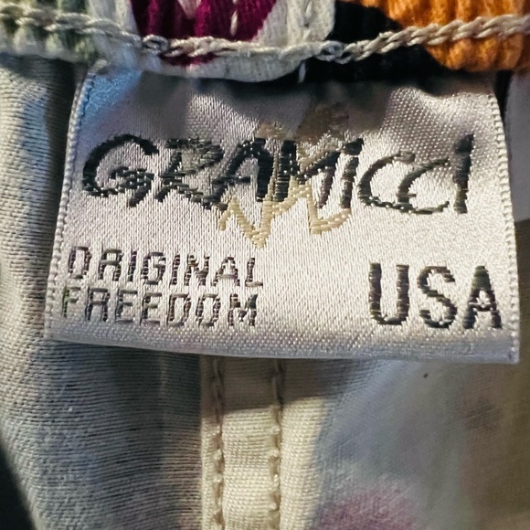 GRAMICCI WOMEN’S MULTI COLOR CAMO SHORTS SIZE SMALL NWT - Picture 11 of 15